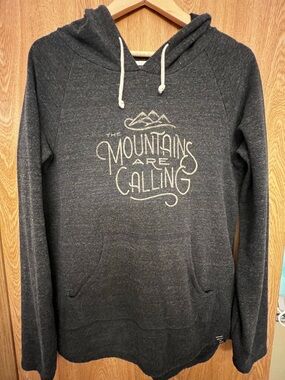 Mountains are Calling hoodie - women’s size XL